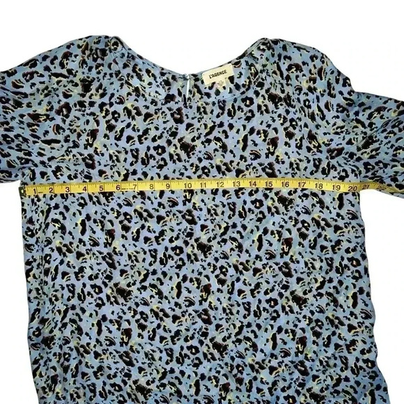 L’AGENCE blue leopard top bell sleeves size Large - Picture 6 of 7